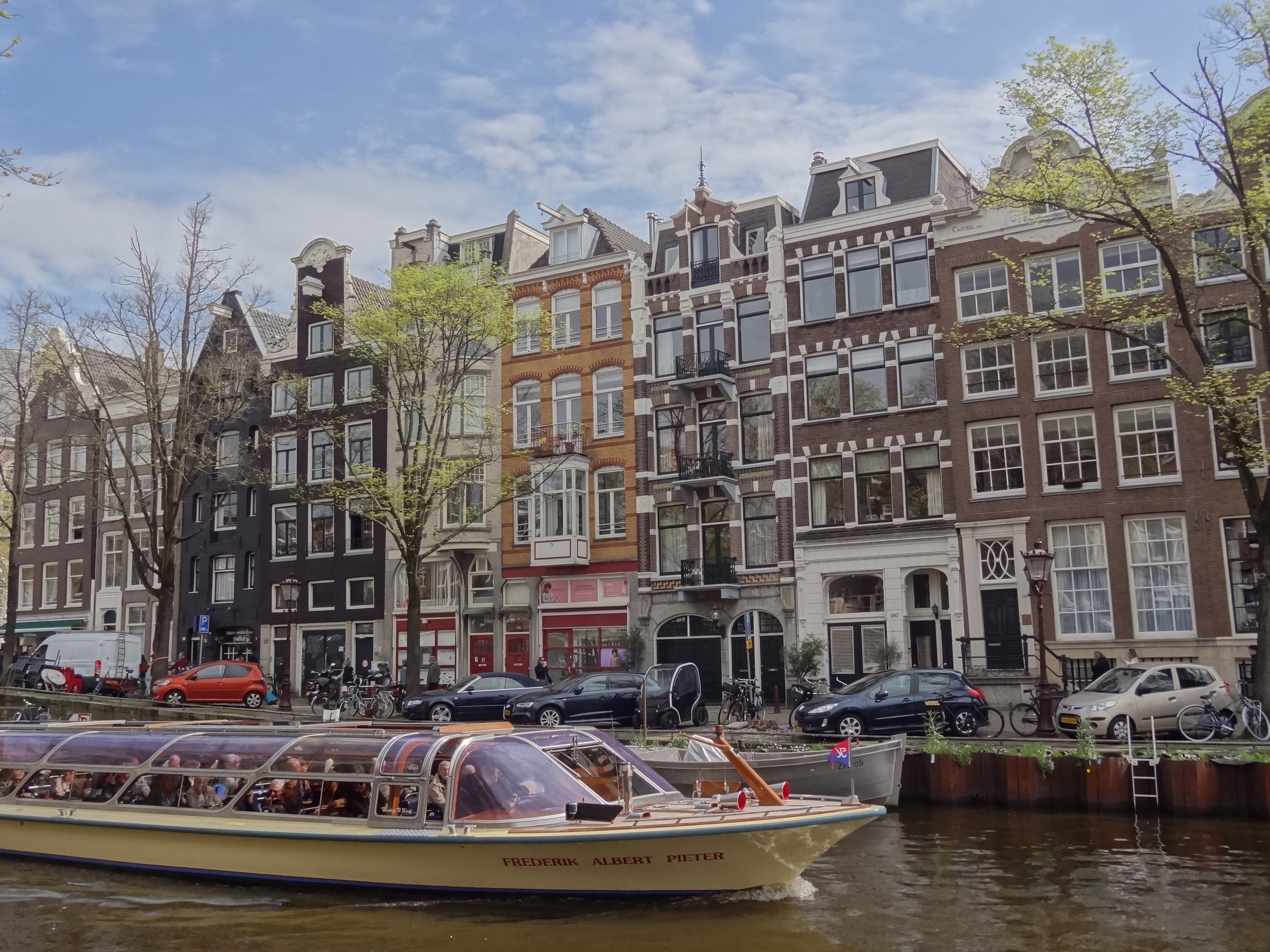 Vue sur les canaux à Amsterdam
